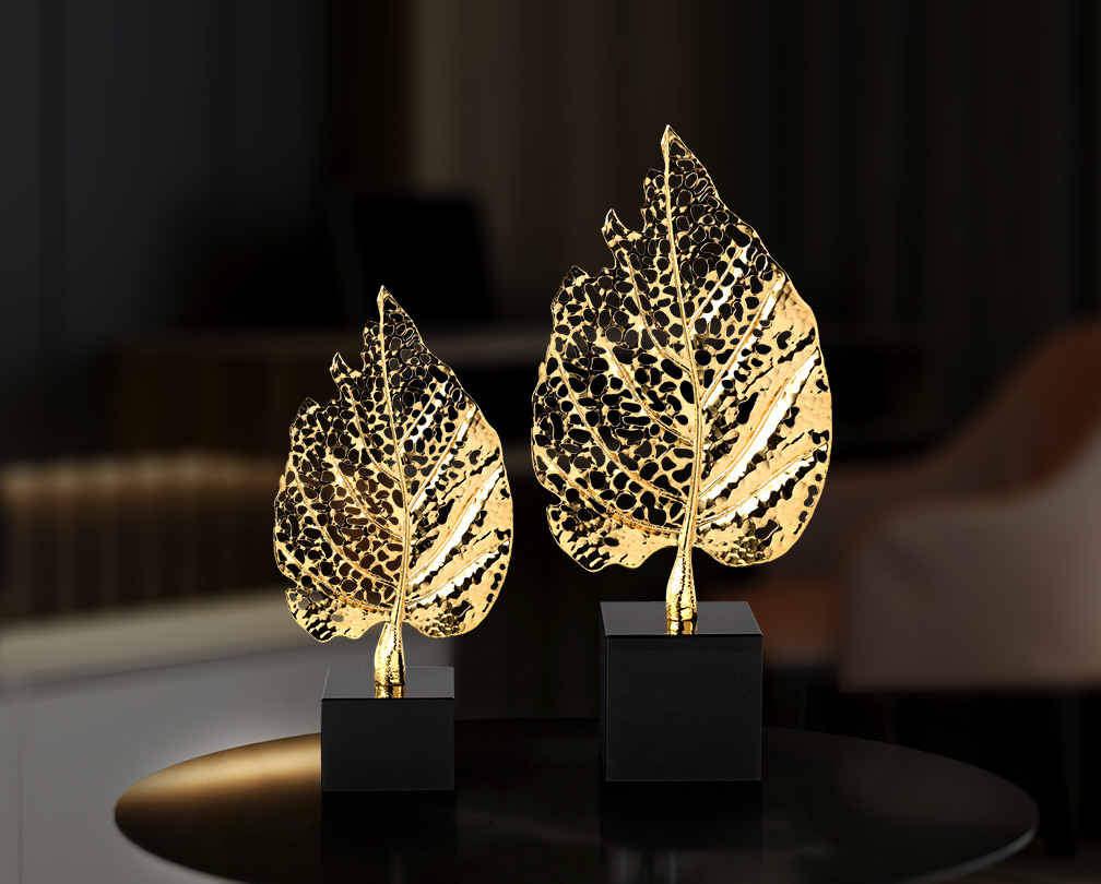 Ornamente cu frunze de aur scobit